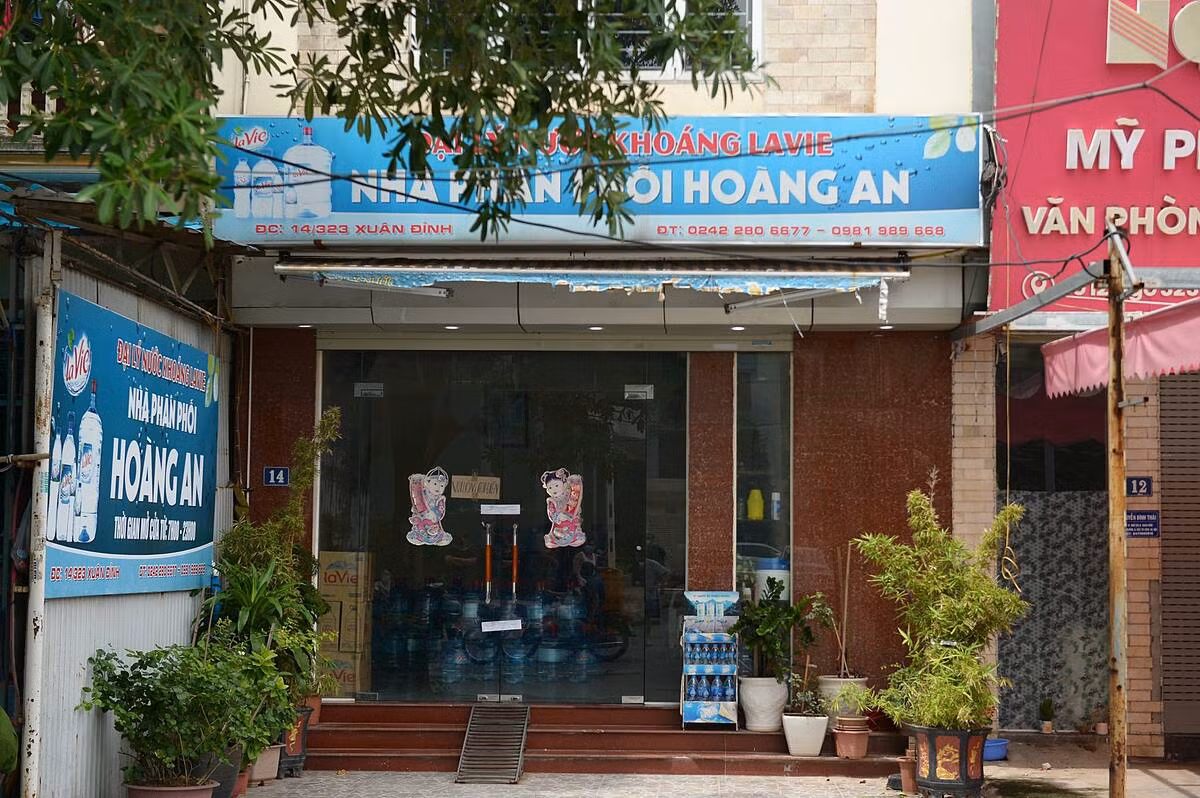  Bố dùng đũa đánh con gái lớp 1 tử vong: Ngày 17/9/2021, Công an quận Bắc Từ Liêm (Hà Nội) bắt giữ L.T.C (Sn 1978, ở phường Xuân Đỉnh, quận Bắc Từ Liêm) – người đánh chết cháu L.H.A (6 tuổi). Trớ trêu, C chính là bố đẻ của nạn nhân. 