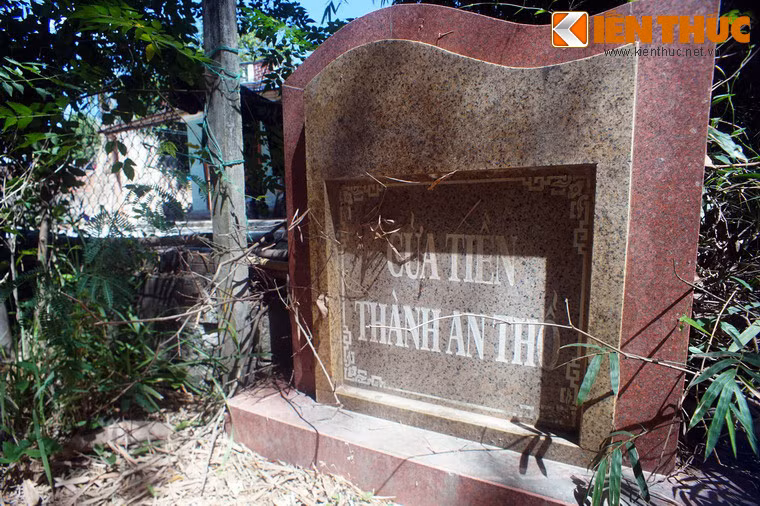 Để ghi nhận những giá trị lịch sử, văn hóa to lớn của thành An Thổ, vào năm 2008, tòa thành đã được công nhận là di tích lịch sử văn hóa cấp quốc gia của Việt Nam. Ảnh: Bia ghi đánh dấu khu vực cửa Tiền của thành An Thổ.