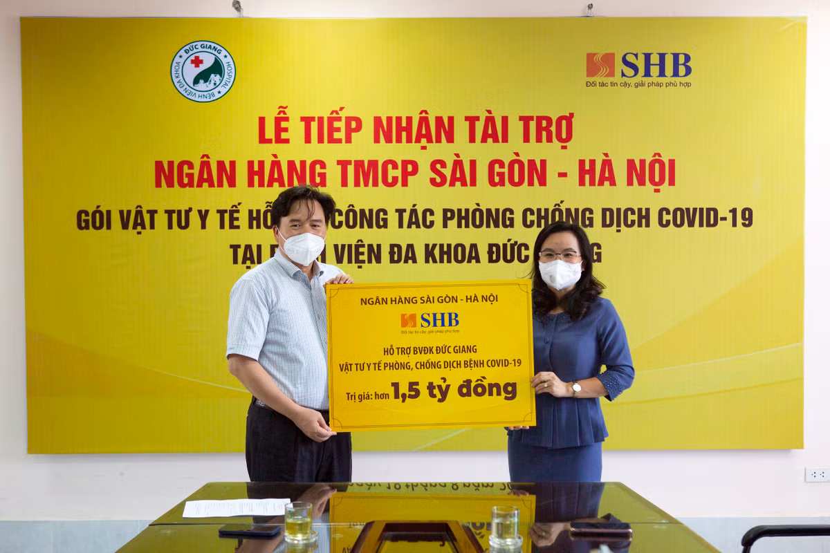 SHB dong hanh, ho tro benh vien va nguoi ngheo vuot dai dich Covid-19-Hinh-2