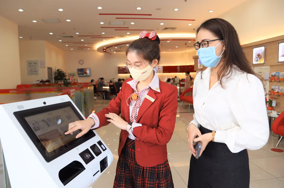 Giao dich truc tuyen, tich diem doi qua hap dan cung HDBank Loyalty-Hinh-2
