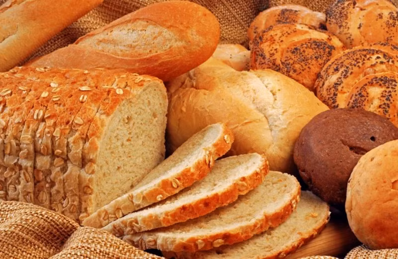 Trứng chứa nhiều protein, ít cholesterol trong khi bánh mì nguyên cám có nhiều loại carbs giúp cung cấp năng lượng cho cơ thể. Ảnh: vaha.