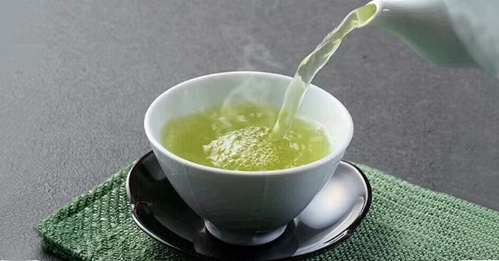 Muốn làm sạch phổi, bạn nên uống trà xanh bởi trong trà xanh chứa nhiều chất chống oxy hóa có thể giúp giảm viêm trong phổi. Ảnh: dkn.