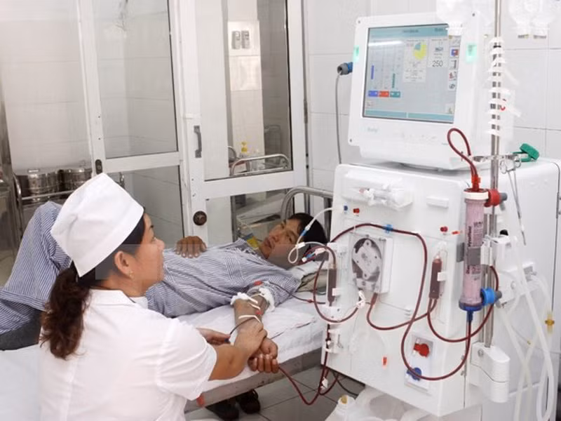 Bên cạnh đó, ngứa cũng là một vấn đề thường gặp ở bệnh nhân chạy thận. Ảnh: mediacdn.