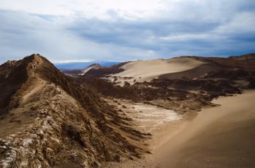 Đường xuyên quốc gia Andean, Chile và Argentina. Tuyến đường dài 365 km kết nối thành phố Santiago ở Chile tới thành phố Mendoza ở Argentina. Một điều bạn cần lưu ý là phải mang theo hộ chiếu khi di chuyển trên cung đường này.