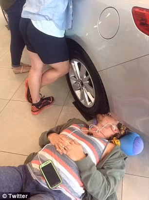 La doi hang chuc nguoi lan le bo toai de hon o to-Hinh-3