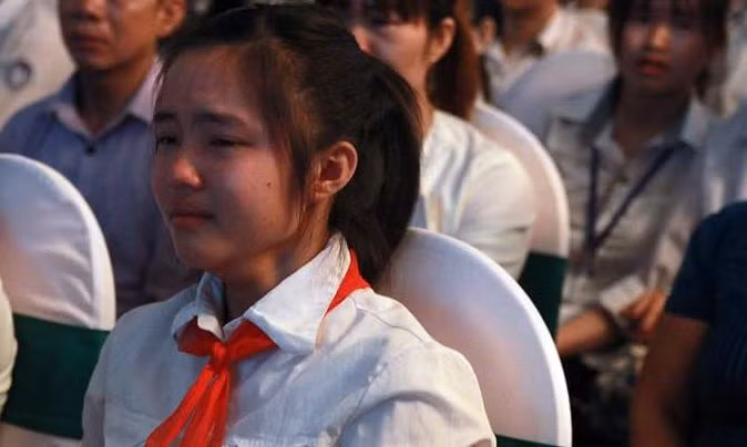 Roi nuoc mat buc thu gui me da khuat cua nu sinh lop 9