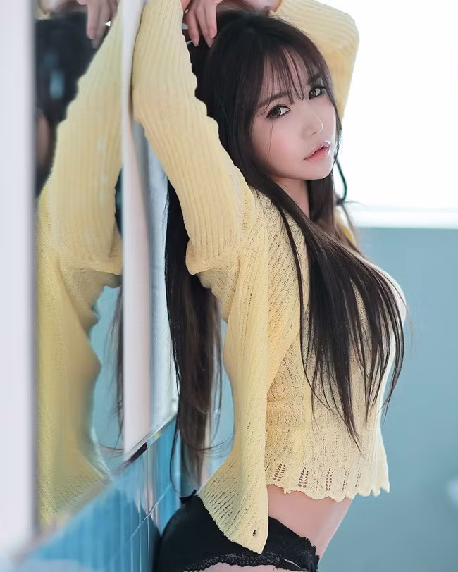 Cô nàng cũng rất nhiều fan, thường xuyên cập nhật những hình ảnh xinh đẹp long lanh của mình để dân tình chiêm ngưỡng.