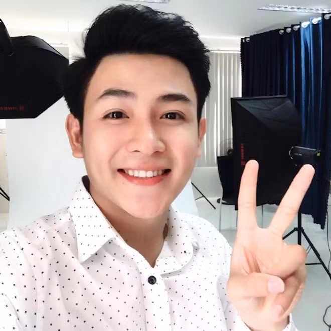 Hải Dương từng được biết đến khi xuất hiện trên truyền hình với tư cách phát thanh viên của đài Bình Phước vào khoảng giữa năm 2016. Ngay lập tức, anh được dân mạng ưu ái đặt cho danh hiệu "phát thanh viên đẹp trai nhất Việt Nam". Trang cá nhân của hot boy truyền hình thu hút gần 150.000 người theo dõi. Những hình ảnh của anh luôn nhận được nhiều quan tâm, đặc biệt là phái nữ.