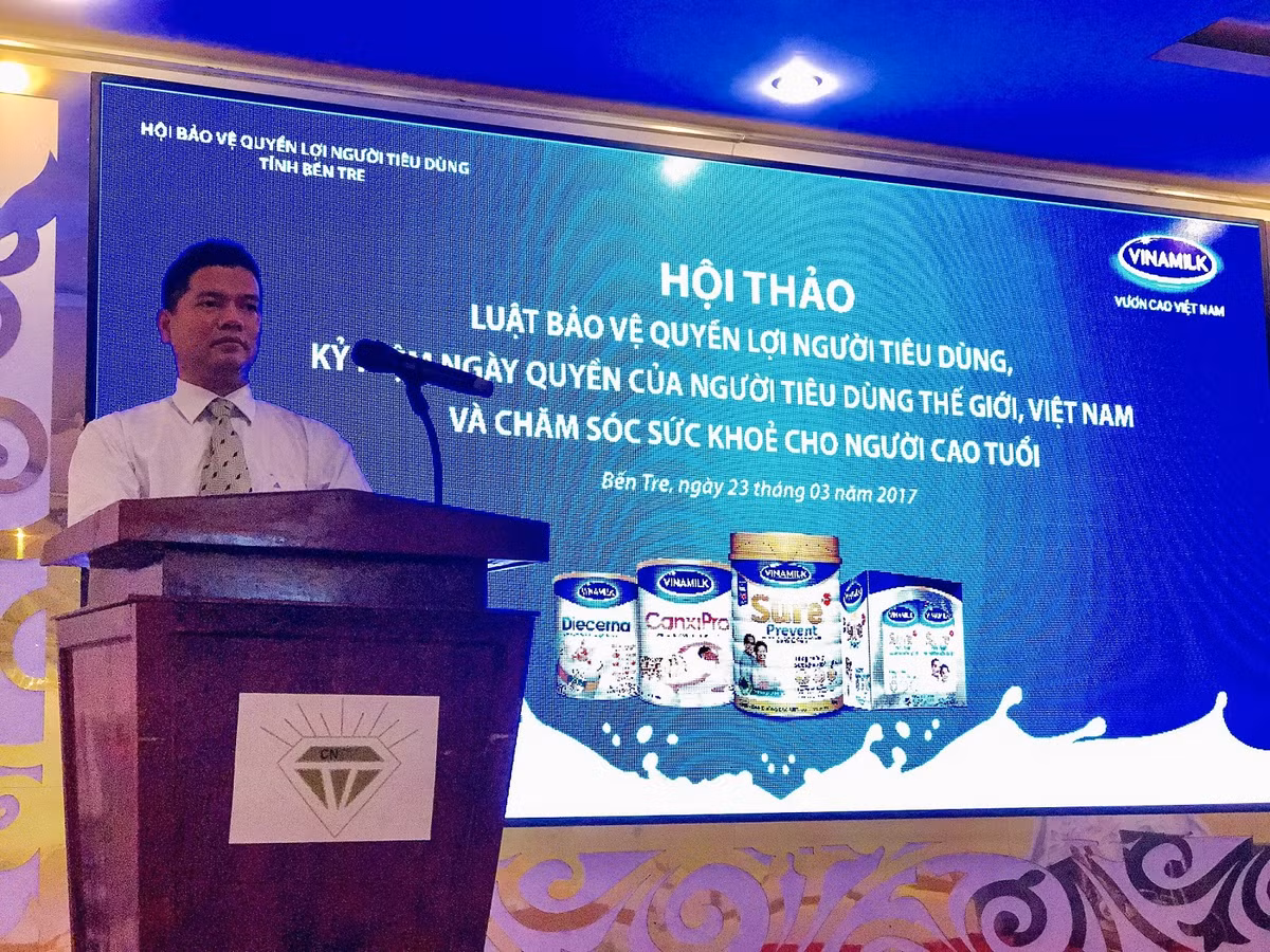 Vinamilk cham soc suc khoe cho hon 1000 nguoi cao tuoi