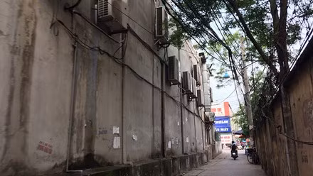 Ngách ngay phía sau sự án, nơi tiếp giáp với mặt tiền của các hộ dân cư.