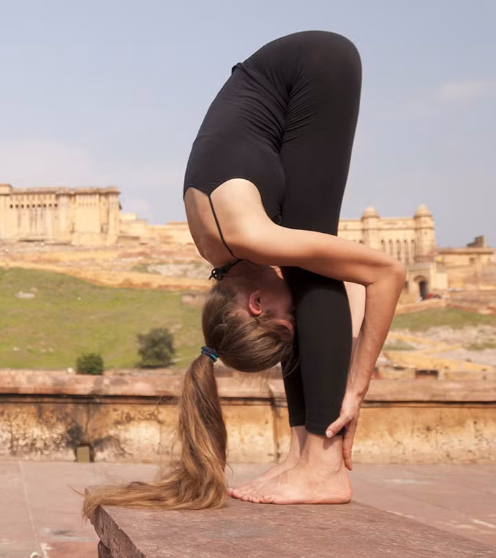 Hãy giữ nguyên tư thế yoga này trong vòng từ 5-10 nhịp thở rồi chậm rãi trở về tư thế đứng ban đầu. Ảnh: cachgiambeo.