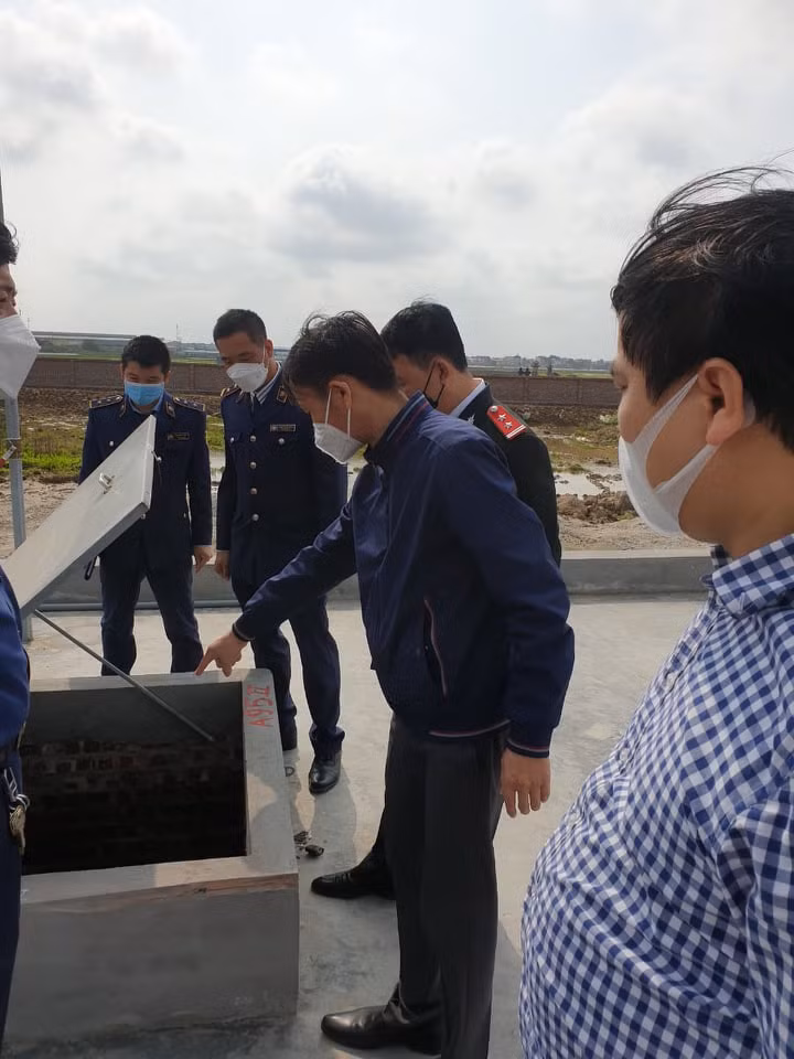 Ban xang lan nuoc, cay xang Binh Xuyen o Hai Duong bi xu phat the nao?-Hinh-5