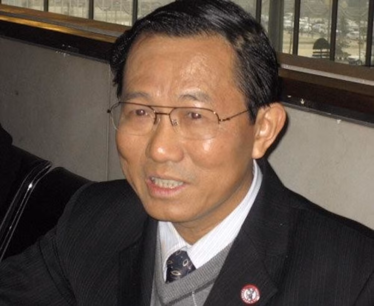 Cuối năm 2012, mặc dù còn tuổi công tác nhưng ông Cao Minh Quang không được Thủ tướng bổ nhiệm lại chức Thứ trưởng Bộ Y tế. Ông được điều chuyển làm chuyên viên, sau đó nghỉ hưu.