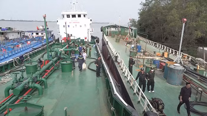  Sau quá trình điều tra, ngày 6/2, Cơ quan CSĐT Công an tỉnh Đồng Nai cho biết vừa hoàn tất kết luận điều tra, chuyển hồ sơ sang Viện KSND cùng cấp đề nghị truy tố đối với 74 bị can về tội buôn lậu và nhận hối lộ. Trong số đó, có 2 trùm cầm đầu đường dây là Phan Thanh Hữu - Giám đốc Công ty TNHH thương mại Phan Lê Hoàng Anh và Đào Ngọc Viễn - Giám đốc Công ty TNHH Đại Dương Hải Phòng cùng 71 bị can khác bị đề nghị truy tố về tội buôn lậu. Bị can Ngô Văn Thụy, nguyên Đội trưởng Đội 3, Cục điều tra chống buôn lậu (Tổng cục Hải quan), bị đề nghị truy tố về tội nhận hối lộ.