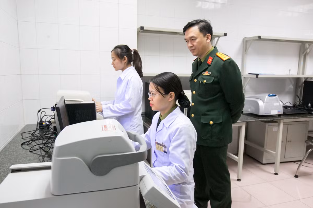Tuy nhiên, qua điều tra, một số cán bộ, lãnh đạo Học viện đã vi phạm nghiêm trọng các quy định của Đảng, pháp luật của Nhà nước, quy định của Quân ủy Trung ương, Bộ Quốc phòng trong quá trình nghiên cứu chế tạo bộ sinh phẩm xét nghiệm COVID-19 phục vụ công tác phòng chống dịch và việc mua sắm vật tư, kít xét nghiệm từ Việt Á.