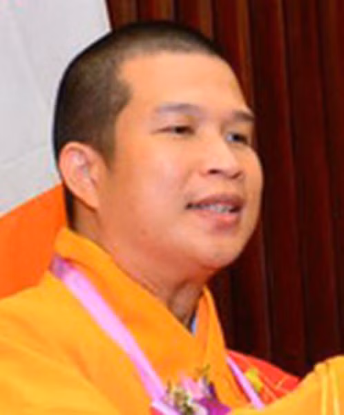 Trong quá trình làm việc tại chùa Phước Quang và GĐ trung tâm Suối nguồn tình thương, Phạm Văn Cung tổ chức nhiều chương trình, sự kiện để tạo uy tín cho bản thân. Khi đó, Cung giới thiệu với mọi người là mình có quen biết với nhiều lãnh đạo cấp cao ở Trung ương. 