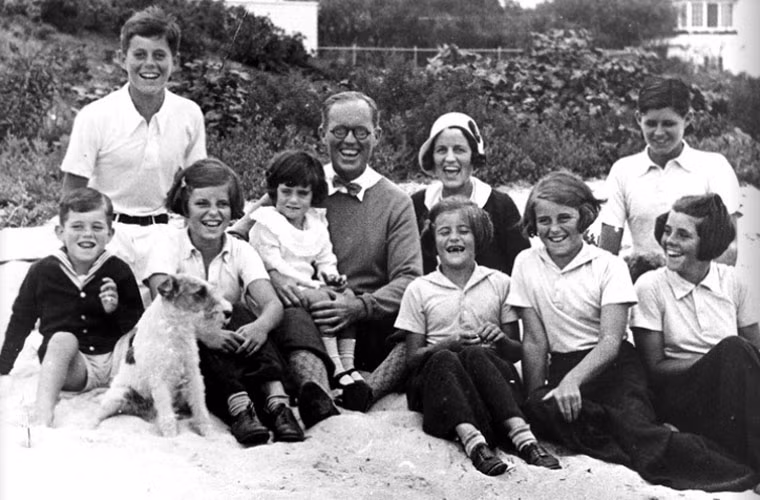 Ảnh toàn thể gia đình Kennedy ngày 4/9/1931. Ảnh ATI