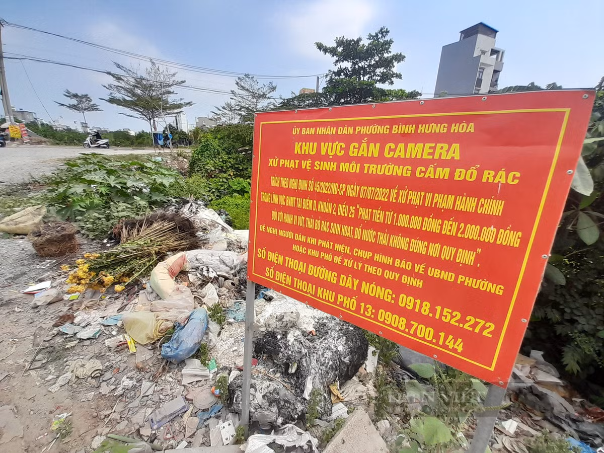 Dự án này có tổng mức đầu tư 8.200 tỷ đồng, nhằm tiêu thoát nước mưa, chống úng ngập cho diện tích 14.900 ha của khu vực và các khu vực khác có liên quan, đồng thời chỉnh trang đô thị và cải thiện môi trường khu vực dự án, tăng cường năng lực giao thông cho trục Bắc - Nam TP.HCM. (Ảnh: Dân Việt).