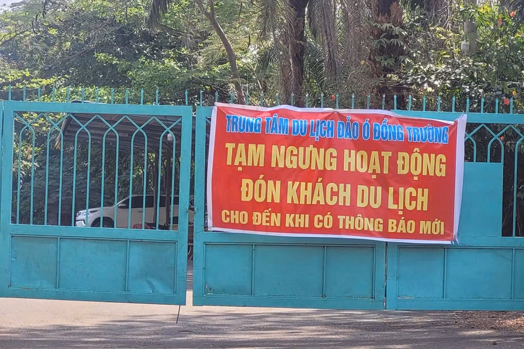 Theo đó, đơn vị khai thác đã đóng cửa, treo băng rôn "Tạm ngưng hoạt động đón khách du lịch cho đến khi có thông báo mới". Ảnh Internet