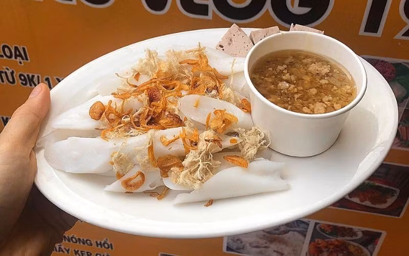 Hiện nay, bánh gật gù không chỉ được tiêu thụ tại Tiên Yên mà còn được vận chuyển, đến nhiều nơi ở tỉnh Quảng Ninh như Đông Triều, Cẩm Phả, Móng Cái, Ba Chẽ, Hạ Long..., thậm chí sang cả một số tỉnh lân cận như Hải Phòng, Hải Dương. Ảnh Internet