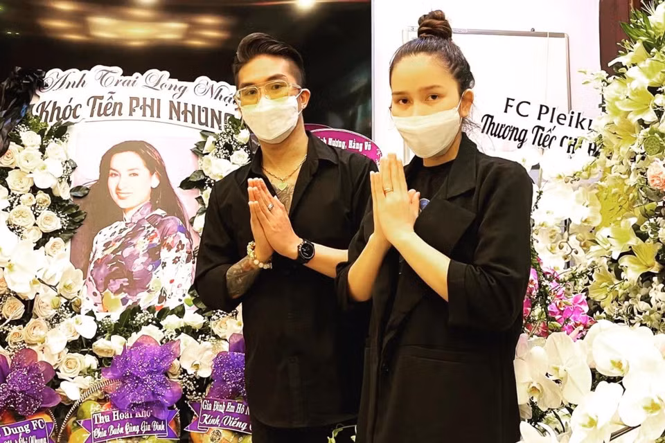 Viet Huong lo thu tuc dua thi hai Phi Nhung ve My