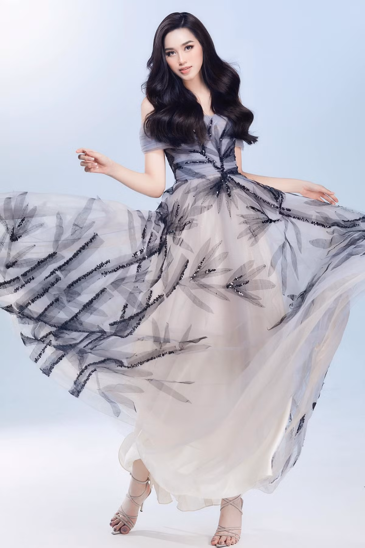 Mới đây, chuyên trang sắc đẹp Global Beauties đưa ra danh sách 11 thí sinh sáng giá cho ngôi vị hoa hậu. Đáng tiếc Hoa hậu Đỗ Thị Hà không có tên trong bảng dự đoán này.