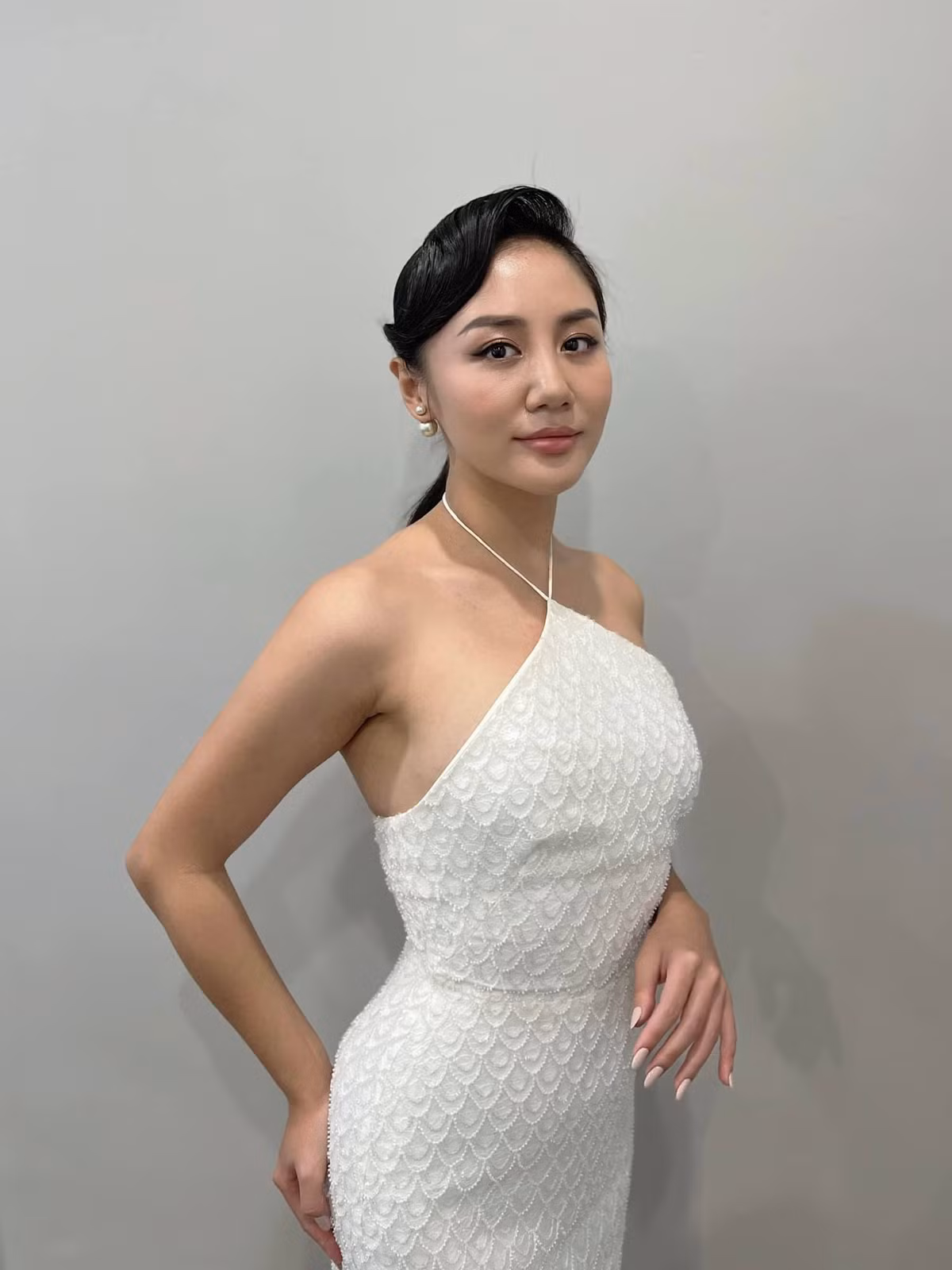 Song song với việc quảng bá album, Văn Mai Hương còn liên tục góp mặt trong các chương trình truyền hình với nhiều vai trò khác nhau.