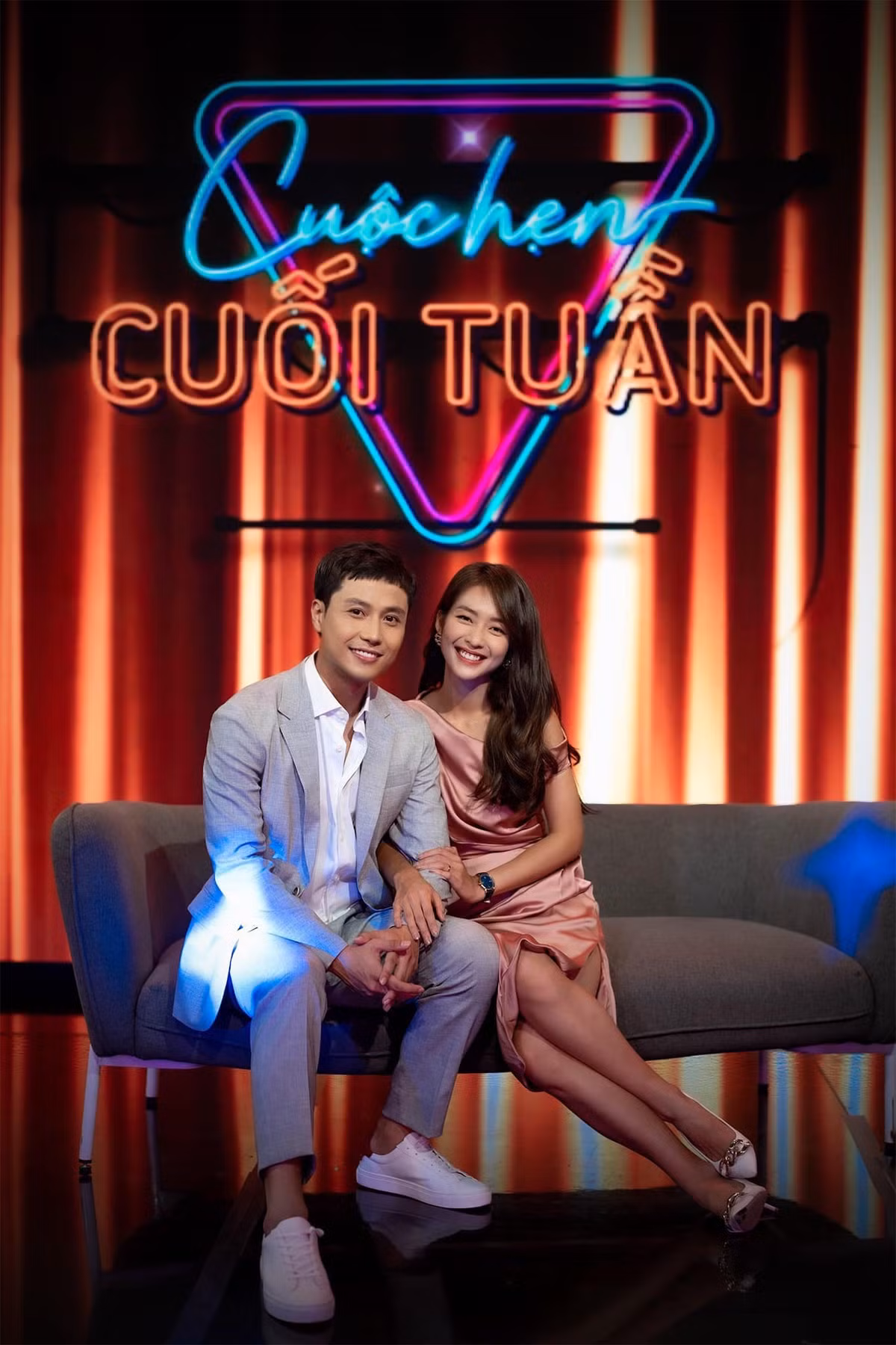 Thanh Sơn - Khả Ngân tình tứ khi tham gia sự kiện.