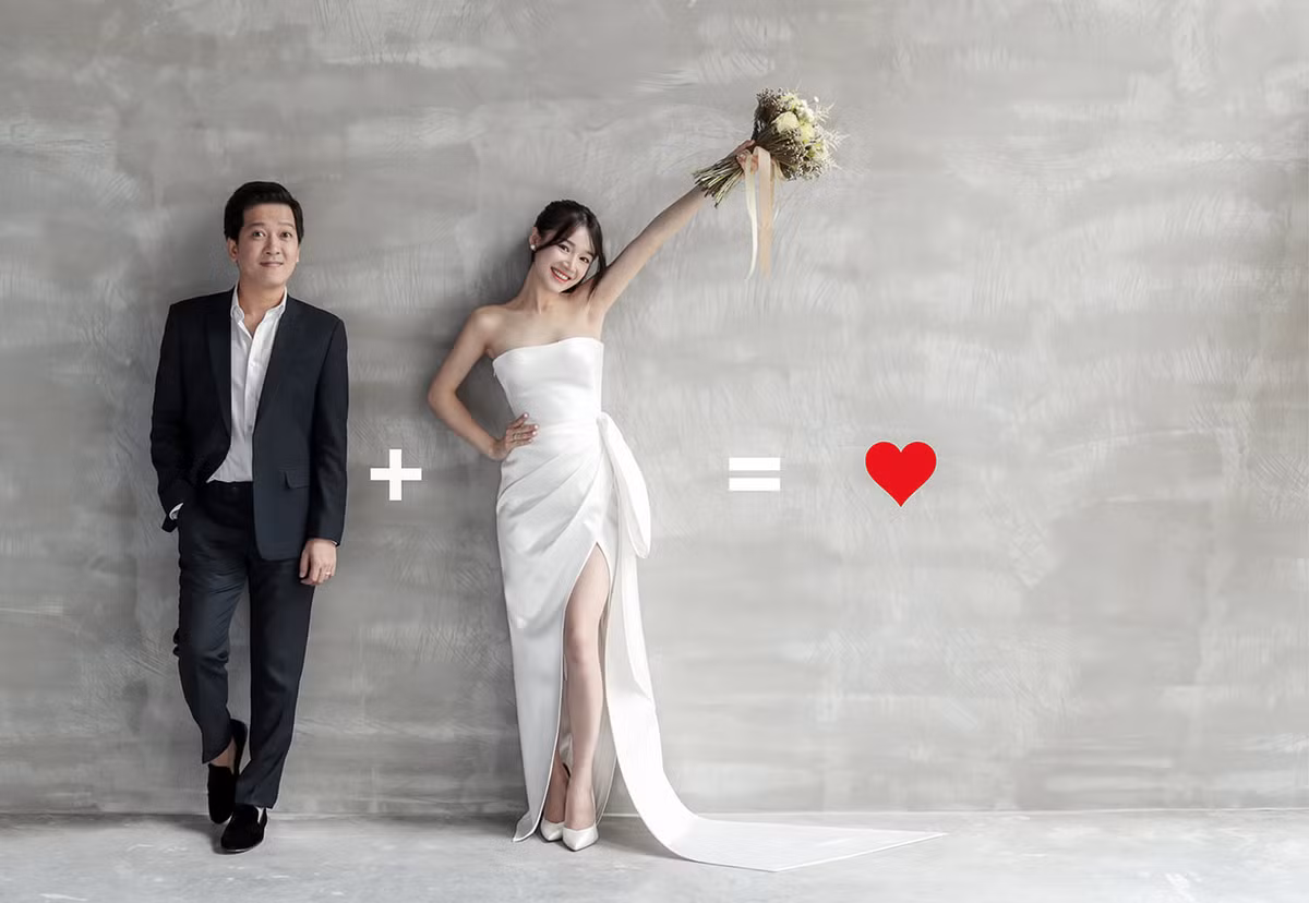 Trường Giang - Nhã Phương kết hôn năm 2018. Sau khi cưới, từ một quý ông đào hoa, Trường Giang trở thành người đàn ông của gia đình, yêu chiều vợ con hết mức.
