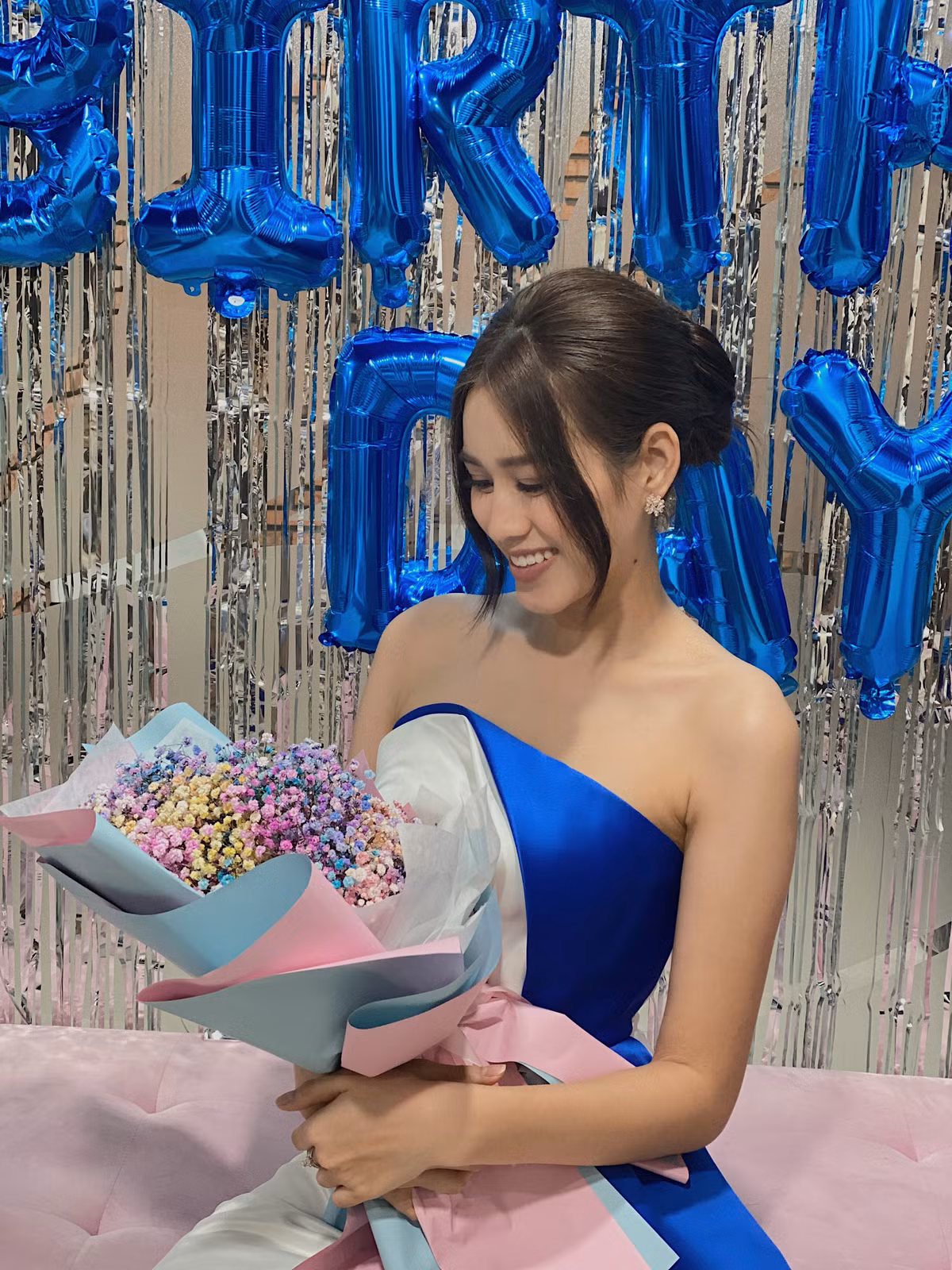 Sinh nhật của Hoa hậu Đỗ Thị Hà ngày 20/7 rơi vào thời điểm dịch bệnh bùng phát khiến cô nàng không thể hội ngộ cùng chị em của mình. Chính vì vậy, hội chị em quyết định tổ chức sinh nhật muộn cho Đỗ Hà nhân dịp nàng hậu có mặt tại TPHCM.