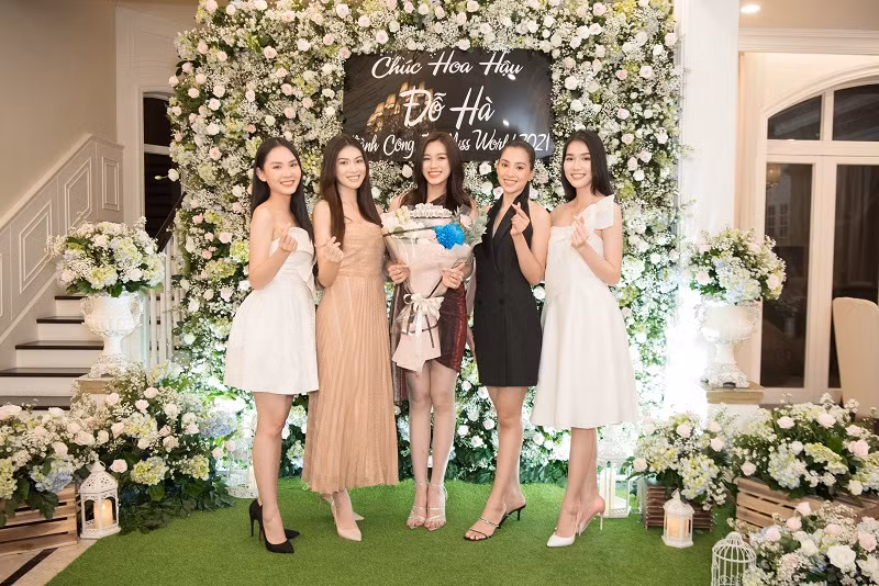 Do Thi Ha goi cam giua dan hau truoc ngay thi Miss World 2021