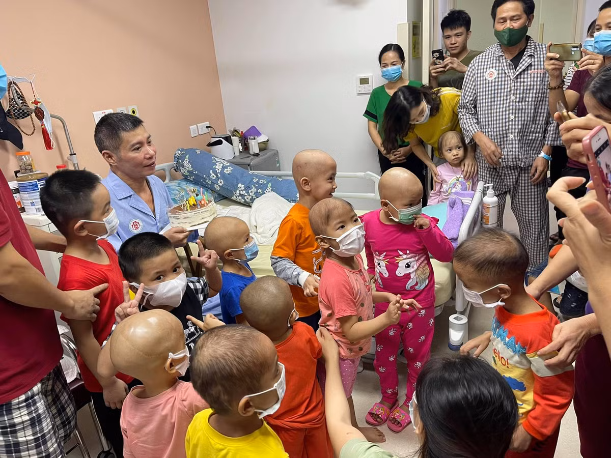 Sau khi ra viện, Công Lý cũng gửi lời cảm ơn các y bác sĩ, bạn bè đồng nghiệp và khán giả đã quan tâm, động viên. "Cô Đẩu" còn mong sớm trở lại sân khấu, màn ảnh để tiếp tục cống hiến cho nghệ thuật, đáp lại tình cảm ấm áp của mọi người.