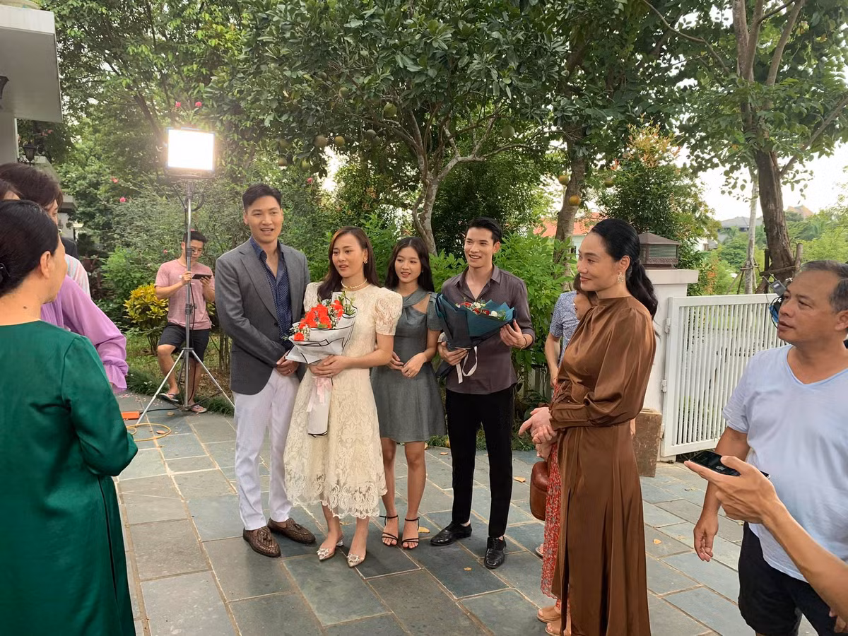 "Bà Xuân" Quách Thu Phương bày tỏ: "Vậy là "Hương vị tình thân" đã chính thức hoàn thành sứ mệnh của mình đó là mang đến một món ăn tinh thần cho tất cả mọi người trong thời điểm dịch bùng phát nặng nề và giãn cách toàn xã hội. Cá nhân Quách Thu Phương cảm thấy vui và hạnh phúc đã góp một phần nhỏ mang niềm vui đó đến với khán giả. Cảm ơn sự ủng hộ của tất cả mọi người dành cho phim và ê-kíp cùng các diễn viên".