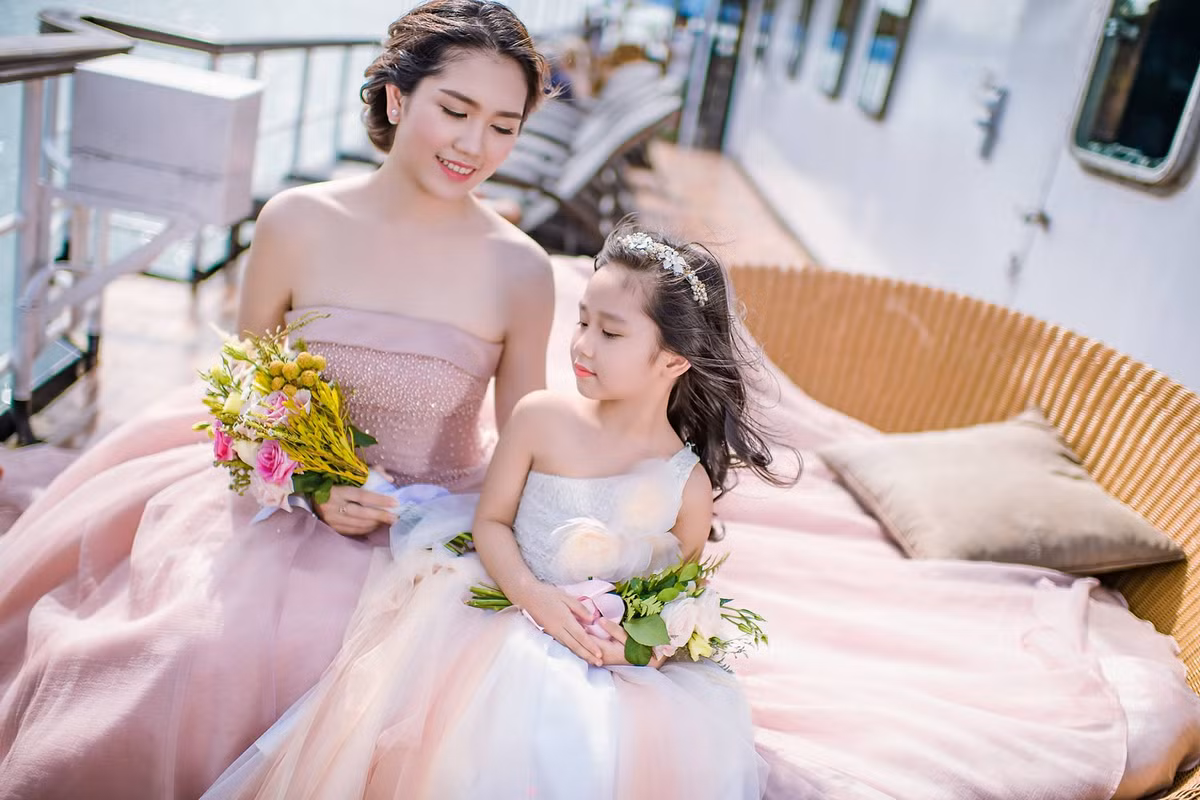Thùy Dương và Minh Tiệp kết hôn năm 2011 sau 1 năm hẹn hò. Cặp đôi có một cô con gái chung 10 tuổi.