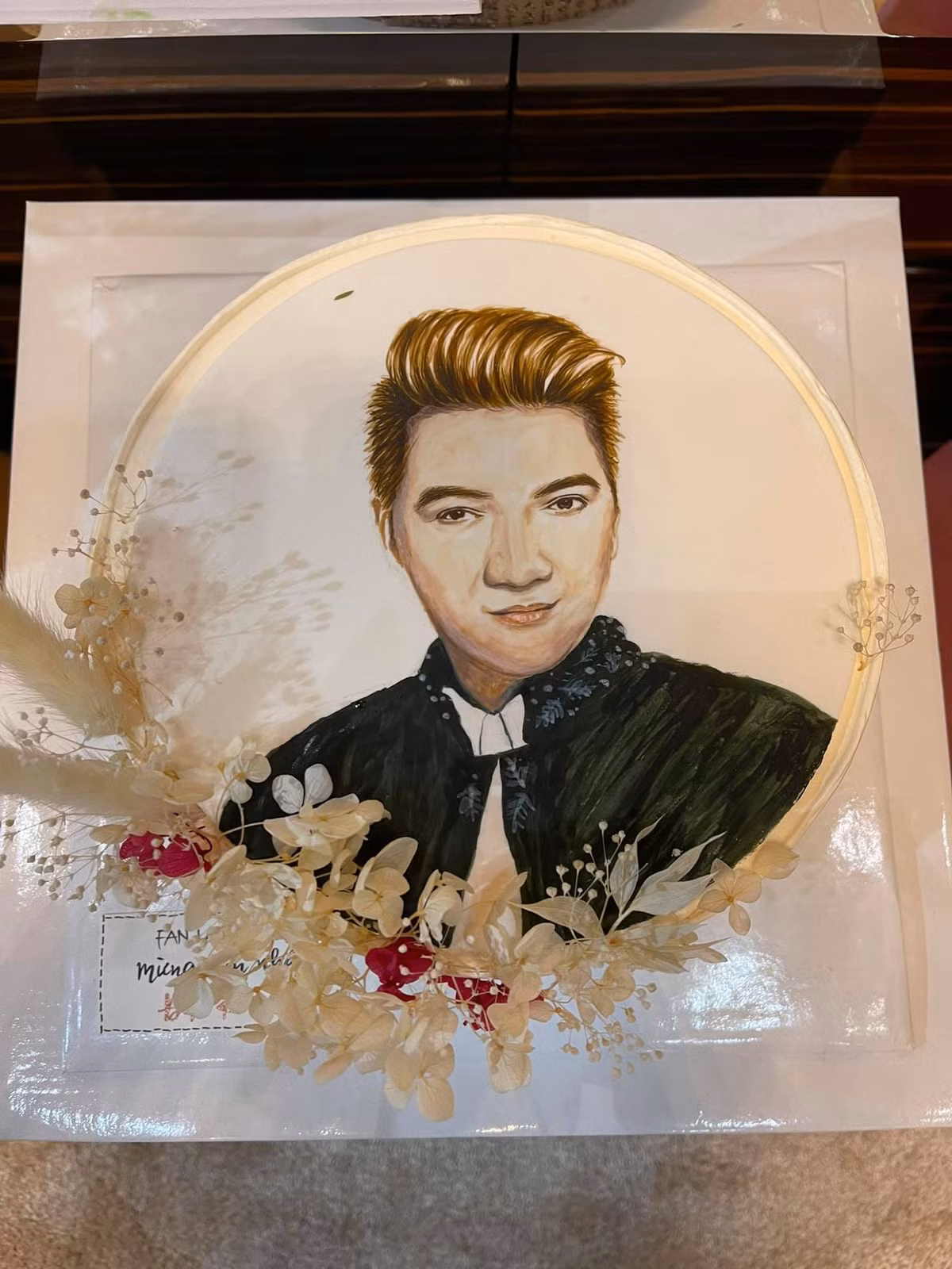 "Ông hoàng nhạc Việt" khoe những món quà đặc biệt từ đồng nghiệp, fan.