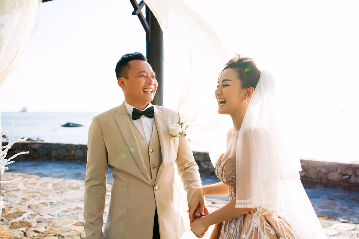 Vy Oanh tuyên bố: "Bà bảo tôi là cái thứ không có nổi 1000 tỷ. Tôi tin tầm tuổi 37 của tôi bây giờ bà chắc chắn cũng không có nổi 1000 tỷ nhỉ? Nhưng chồng tôi thì khác đấy!".