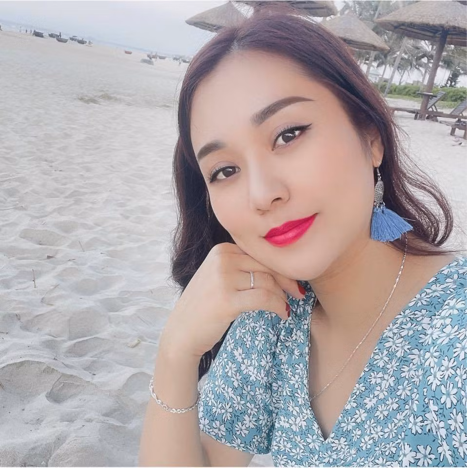 Trở thành vợ của nam nghệ sĩ nổi tiếng, đồng nghĩa với việc cuộc sống của Minh Nguyệt được chú ý hơn.