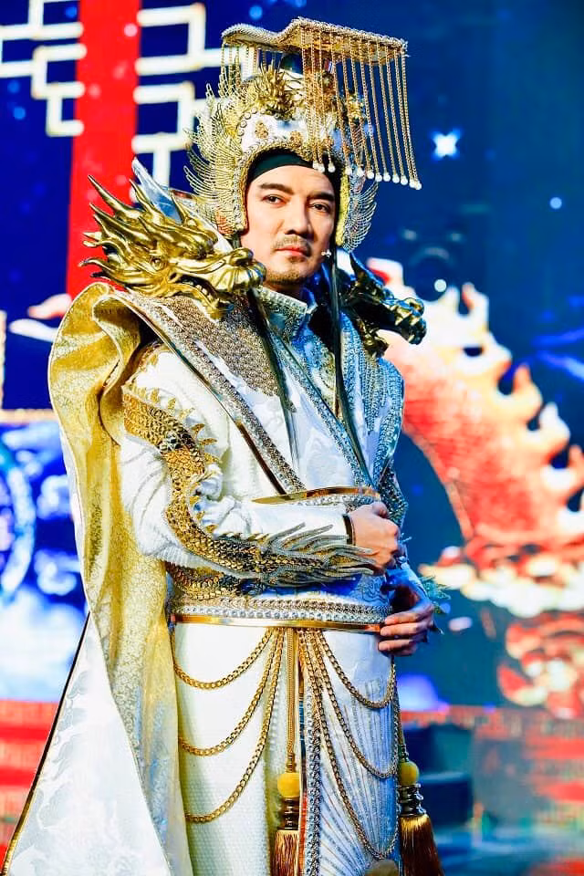 "Ông hoàng nhạc Việt" tiết lộ lý do rút khỏi vai Ngọc Hoàng trong chương trình năm nay: "Hưng cứ lặp lại hình ảnh mình như vậy hoài cũng dễ gây nhàm chán. Hưng cần phải làm mới mình hơn".