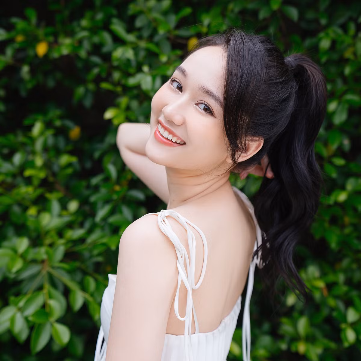 "Cảm ơn cô Dung Bình Dương đã thấu hiểu cho những vụng về và hiểu lầm giữa hai cô cháu. Con xin lỗi cô lần nữa ạ. Cảm ơn những người kiên nhẫn yêu thương, tin tưởng, bảo vệ Trúc Anh", Trúc Anh xin lỗi nhà sản xuất Dung Bình Dương.