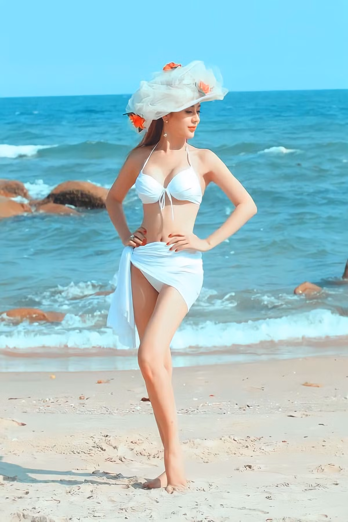 Mỹ nhân chuyển giới rất hiếm khi diện bikini và lần nào cũng gây sốt vì thân hình quá đẹp.
