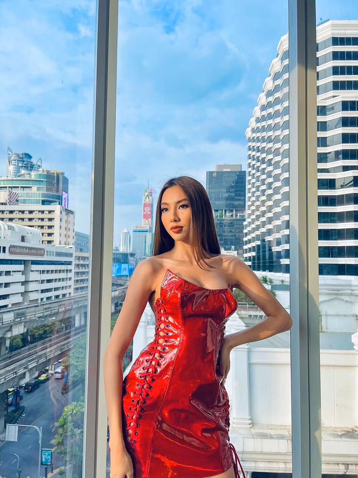 Gần đây, người đẹp tiết lộ thời gian trở về Việt Nam sau đăng quang. Theo đó, nàng hậu sẽ countdown tại Thái Lan vào ngày 31/12 và chào đón năm mới tại quê hương vào hôm 1/1/2022.