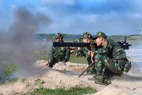 Khẩu đội hỏa lực tiêu diệt lô cốt đầu cầu.