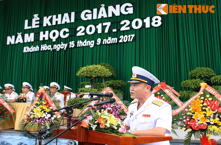 Đại tá, TS Nguyễn Văn Lâm – Giám đốc Học viện Hải quân đọc diễn văn khai giảng năm học mới .