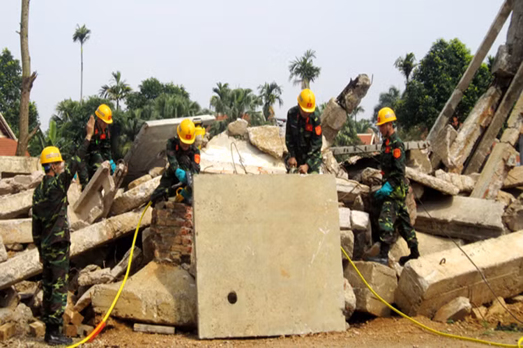 Vai trò của bộ đội công binh thuộc Quân đội nhân dân Việt Nam trong phái bộ gìn giữ hòa bình của Liên hợp quốc dự kiến sẽ là tìm kiếm cứu nạn, hỗ trợ nhân đạo và cứu trợ thảm họa. Các chiến sĩ của chúng ta đã nhiều lần thực hành nội dung này tại diễn tập ADMM+ về hỗ trợ nhân đạo và cứu trợ thảm họa kết hợp quân y (viết tắt là ADMM+ HADR/MM). Nguồn ảnh: PDA.