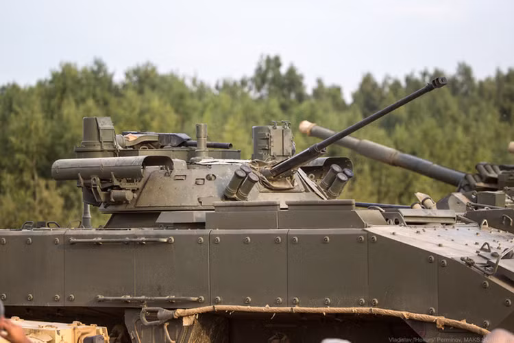 Berezhok hoàn toàn phù hợp với yêu cầu nhiệm vụ tác chiến của BMP-K và bản thân giá trị cốt lõi của dòng xe chiến đấu bộ binh này là nằm ở khung gầm bọc thép Bumerang chứ không phải ở tổ hợp vũ khí nó được trang bị. Nguồn ảnh: Vitaly Kuzmin.