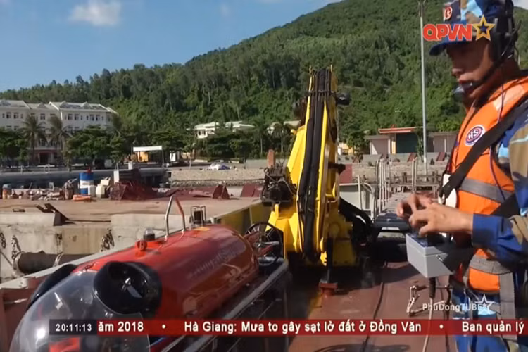 Pluto Plus ROV là một mẫu phương tiện lặn không người lái do hãng idRobotica, Thụy Sỹ chế tạo, dành cho các nhiệm vụ rà quét thủy lôi hay các thiết bị nổ dưới nước. idRobotica cũng là một trong những công ty hàng đầu châu Âu trong việc phát triển các loại phương tiện lặn không người lái. Nguồn ảnh: QPVN.