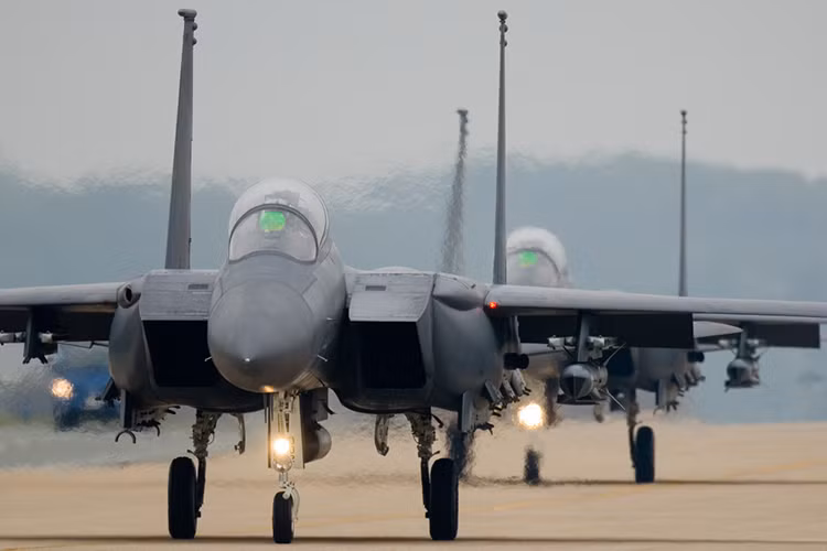 F-15K được xem là dòng chiến đấu cơ toàn diện nhất của Không quân Hàn Quốc khi nó có thể thực hiện được mọi nhiệm vụ từ không chiến, tấn công mặt đất, chống hạm cho đến cả tác chiến điện tử. Ở một vài biến thể đặc biệt F-15K còn vượt trội hơn cả F-15 của Không quân Mỹ. Nguồn ảnh: instiz.net.
