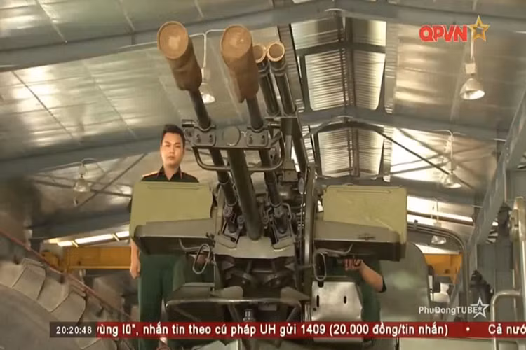 Sau khi được nâng cấp pháo phòng không ZSU-23-2 được nâng cao đáng kể khả năng cơ động do được tích hợp lên trên khung gầm xe tải đặc chủng Kamaz 43118 6x6. Giúp biến nó thành một tổ hợp phòng không di động. Nguồn ảnh: QPVN.