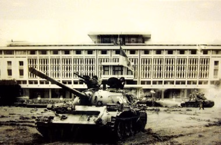 Đến mãi năm 2012, cả hai chiếc xe tăng huyền thoại “390” và “843” mới được Chính phủ công nhận là Bảo vật quốc gia, nhầm xác thực chính xác về chiến công của hai chiếc xe tăng đặc biệt này. Và chúng sẽ mãi mãi là minh chứng cho một thời kỳ kháng chiến chống Mỹ cứu nước của dân tộc.