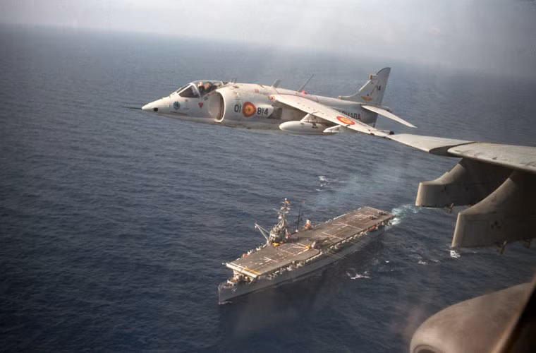 Dẫu vậy, việc sử dụng động cơ kỳ lạ như vậy khiến cho AV-8S Matador không thể đạt tốc độ siêu âm, tốc độ tối đa chỉ là 1.176km/h, bán kính tác chiến 370km với tải trọng 2 tấn vũ khí, thời gian hoạt động liên tục khi bay tuần tiễu là 1 tiếng 30 phút, trần bay 15.600m.